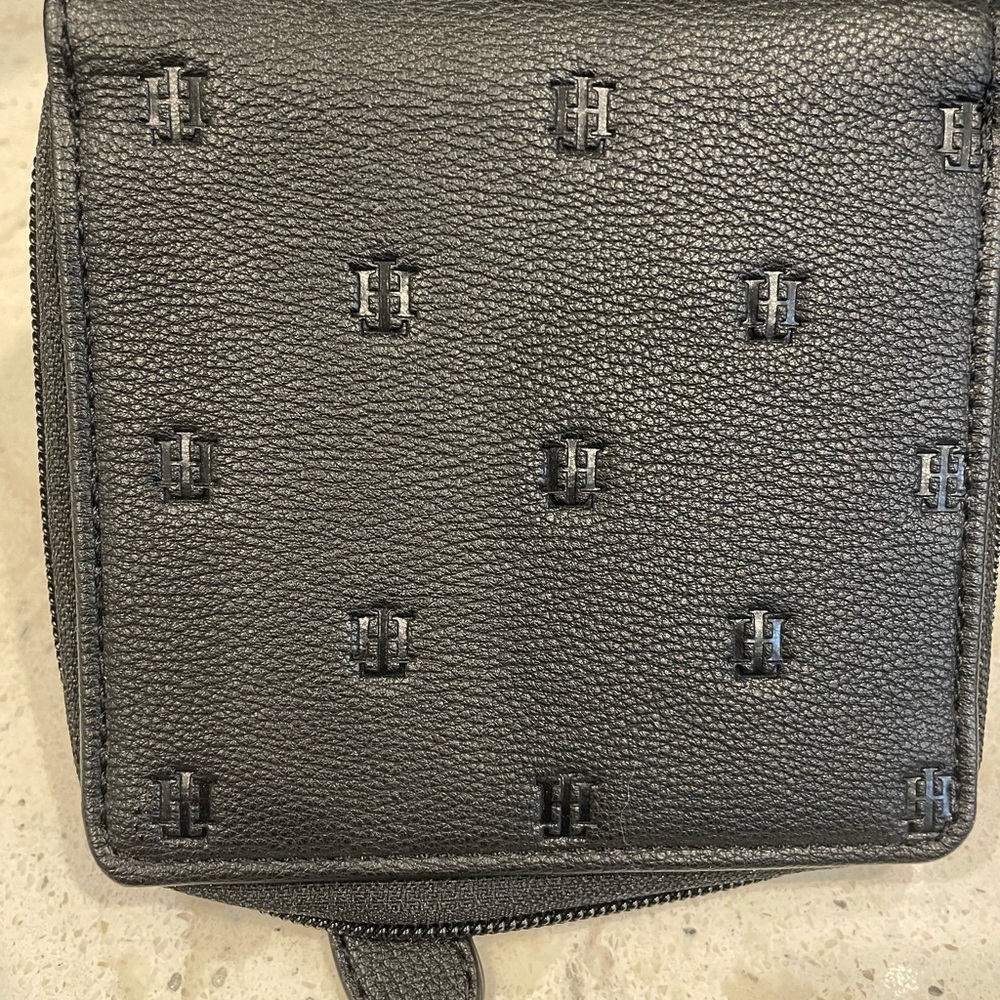 Women’s Tommy Hilfiger Monogram Zip Wallet, Black